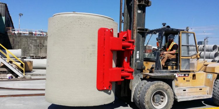 Forklift concrete pipe clamp