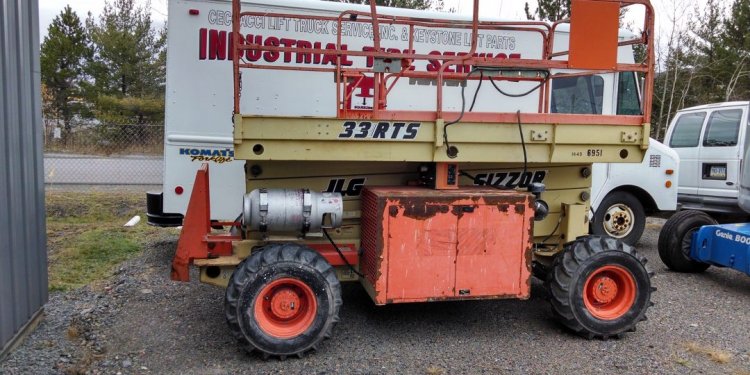 RENTAL OUTDOOR SCISSOR LIFT