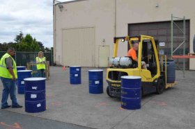 16-Truck-and-Forklift-Driving-Forklift-Barrell-Obstacles-sm